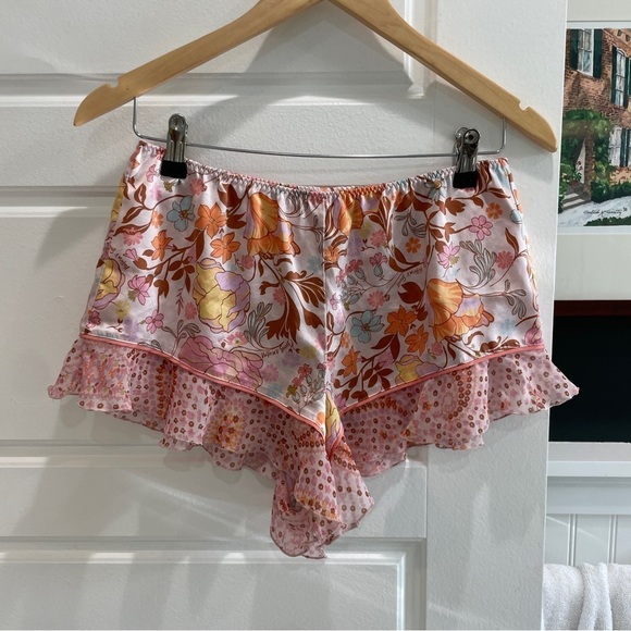 Victoria’s Secret Floral Polka Dot Ruffle Shorts Medium - Picture 1 of 8